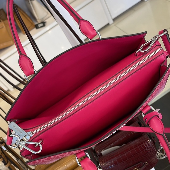 Michael Kors Sheila Medium Ombré Signature CZ Logo Satchel Crossbody Center - Picture 13 of 16